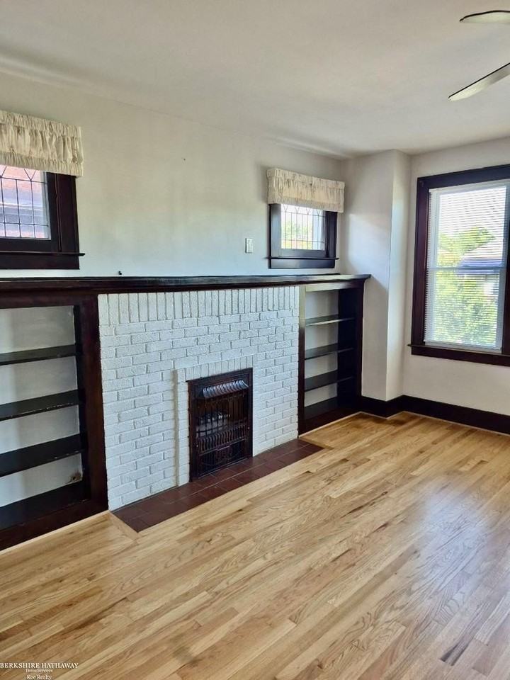 1241 Beaconsfield Ave - Photo 3 of 16