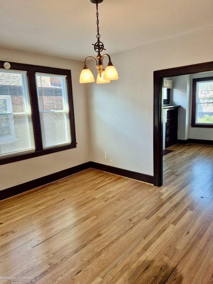 1241 Beaconsfield Ave - Photo 4 of 16
