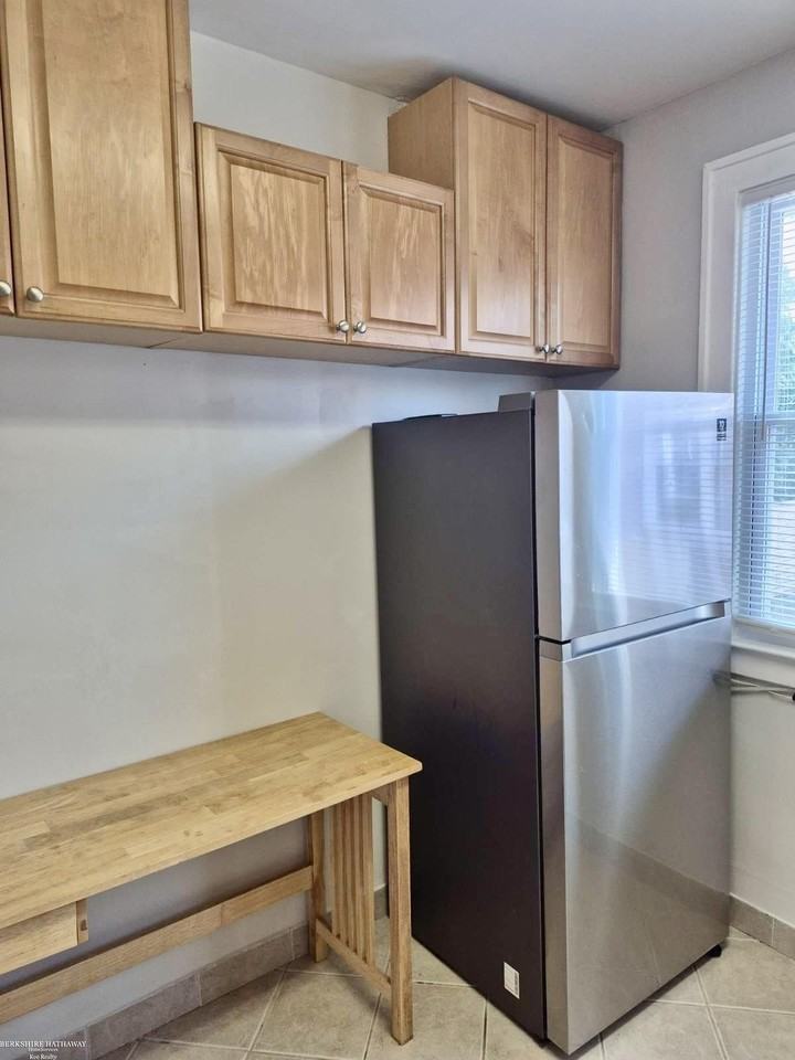 1241 Beaconsfield Ave - Photo 6 of 16