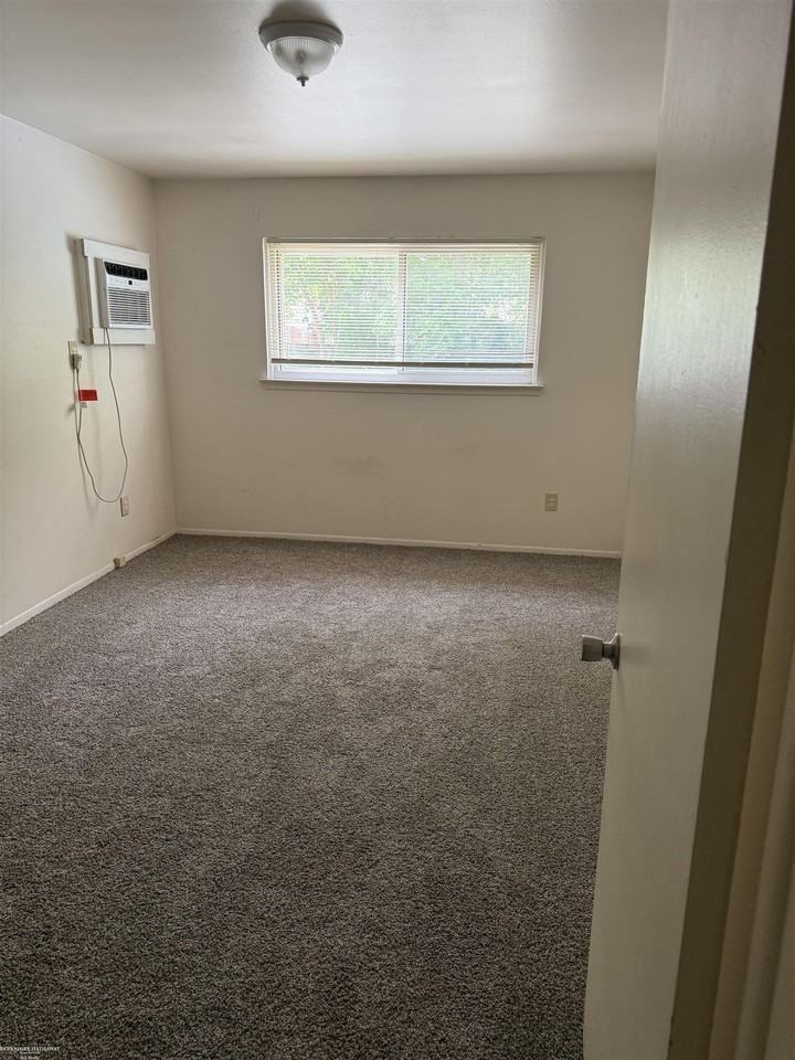 21953 Coolidge Hwy - Photo 5 of 14