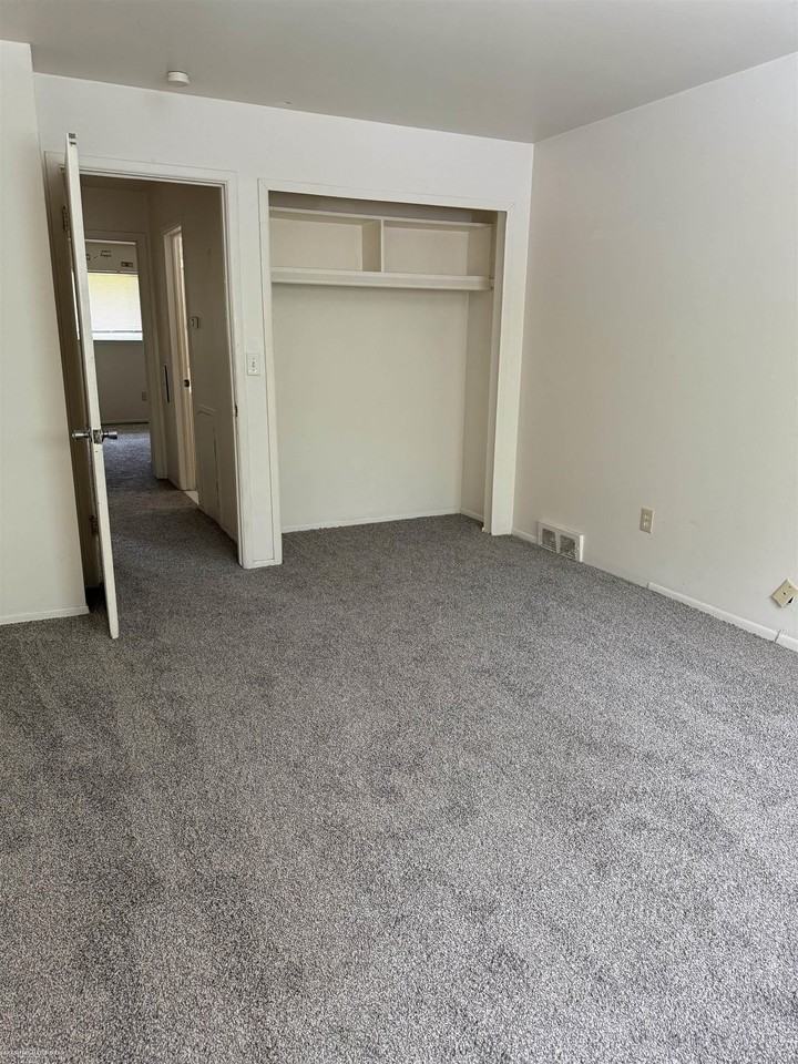 21953 Coolidge Hwy - Photo 7 of 14