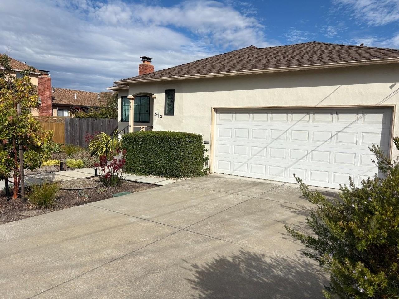 319 Helen Dr - Photo 2 of 17