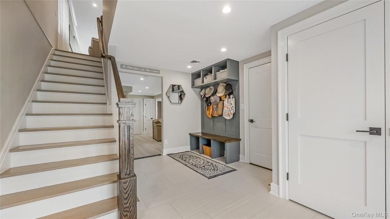 161 W Hudson St - Photo 6 of 49