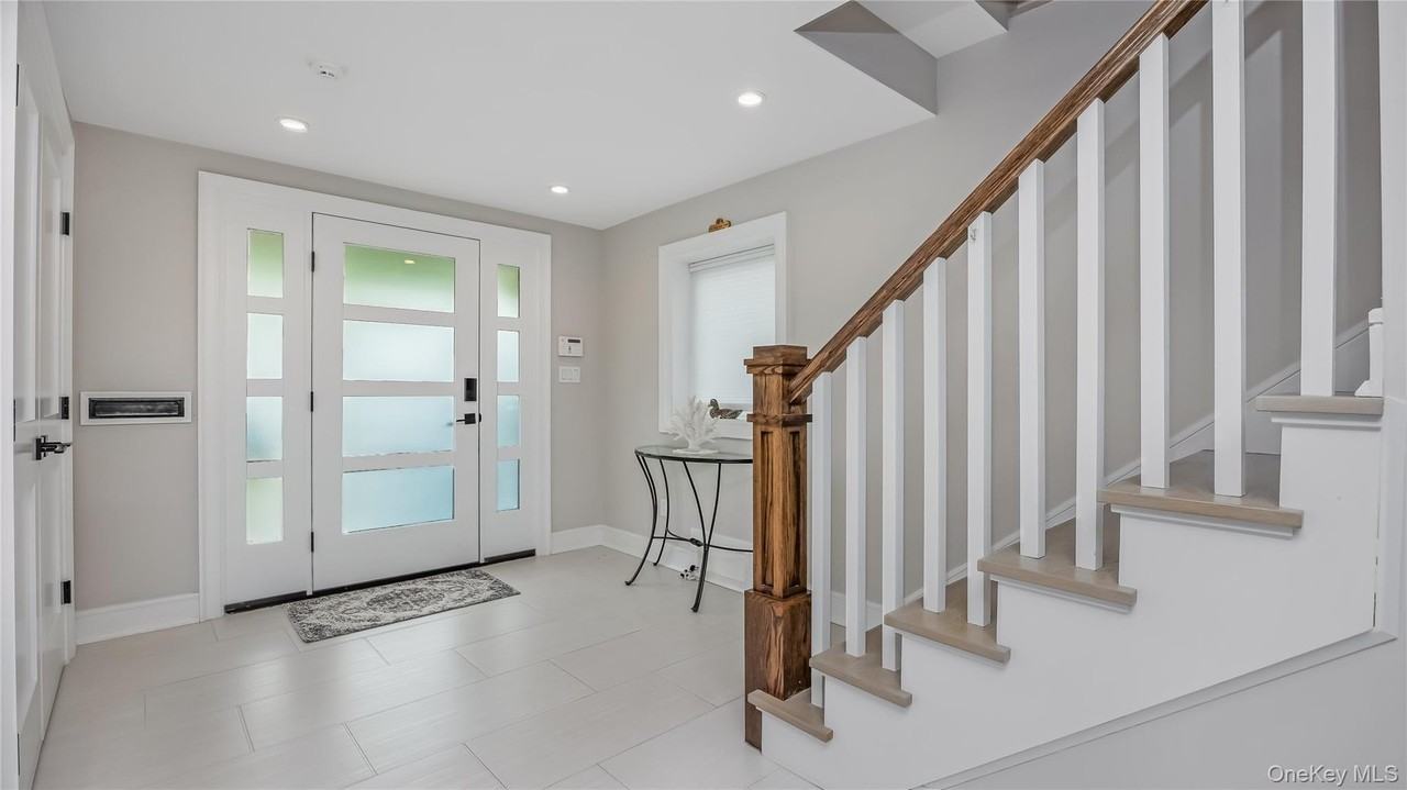 161 W Hudson St - Photo 7 of 49