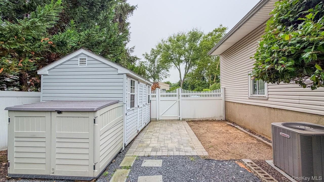 16 Brookside Dr - Photo 2 of 33