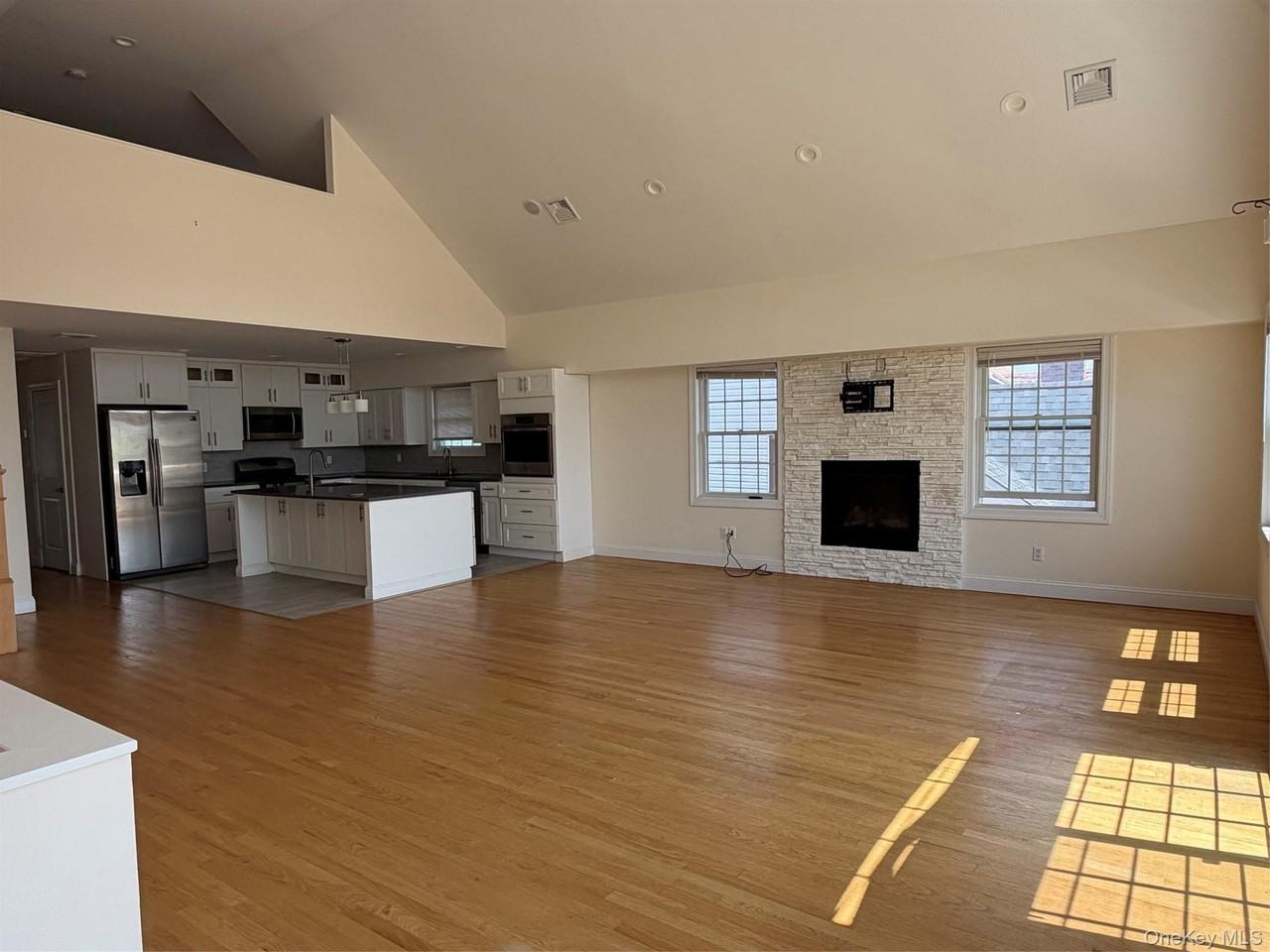 621 E Olive St #2 - Photo 5 of 25