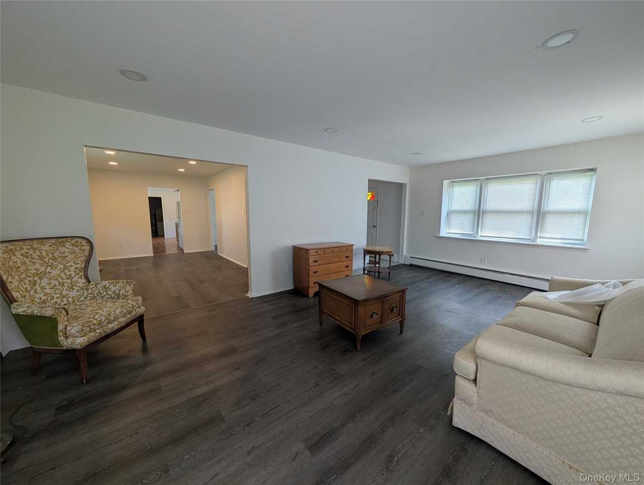 9 Maureen Ln - Photo 3 of 9
