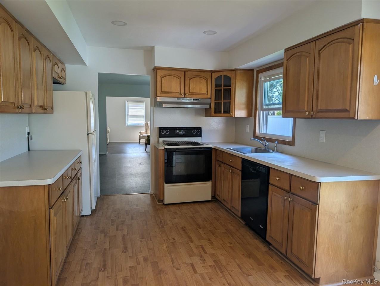 9 Maureen Ln - Photo 7 of 9