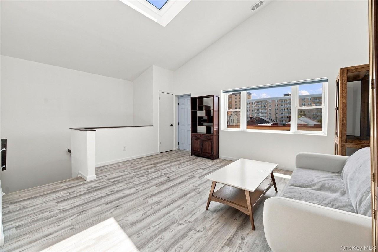 537 E Broadway #201 - Photo 2 of 23