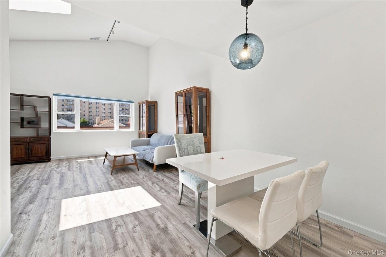 537 E Broadway #201 - Photo 6 of 23