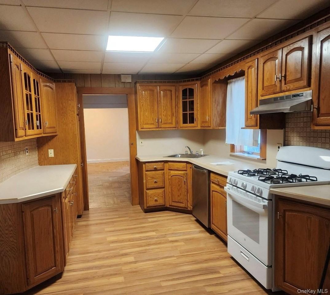23 Orchard St #1stFL - Photo 3 of 16