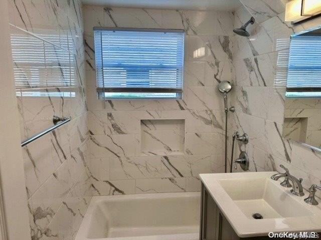254 E Beech St - Photo 4 of 23