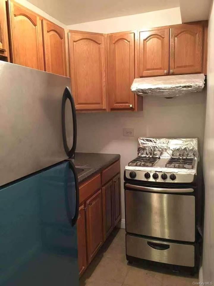 4226 81st St #5A - Photo 5 of 9
