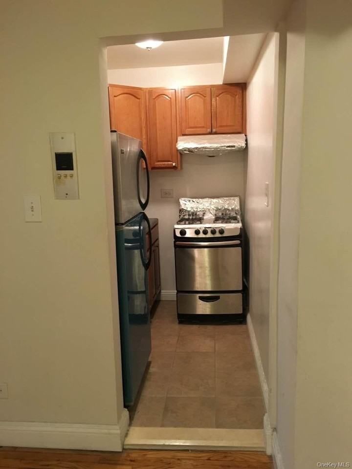4226 81st St #5A - Photo 6 of 9