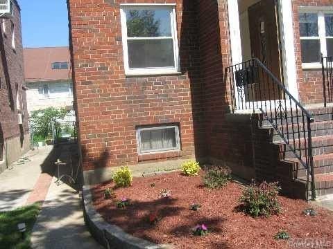 16045 Willets Point Blvd - Photo 3 of 12