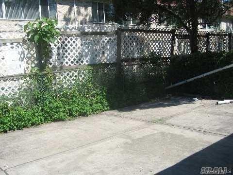 16045 Willets Point Blvd - Photo 4 of 12