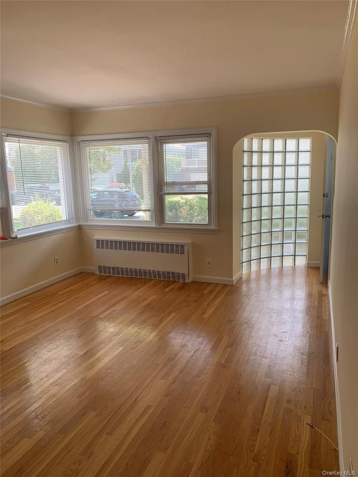 431 E Chester St - Photo 3 of 19