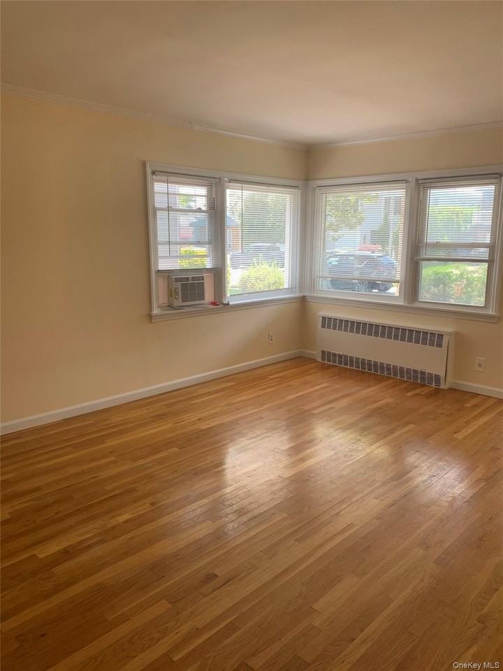 431 E Chester St - Photo 4 of 19