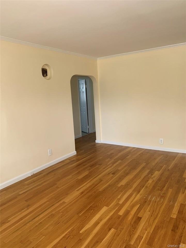 431 E Chester St - Photo 5 of 19