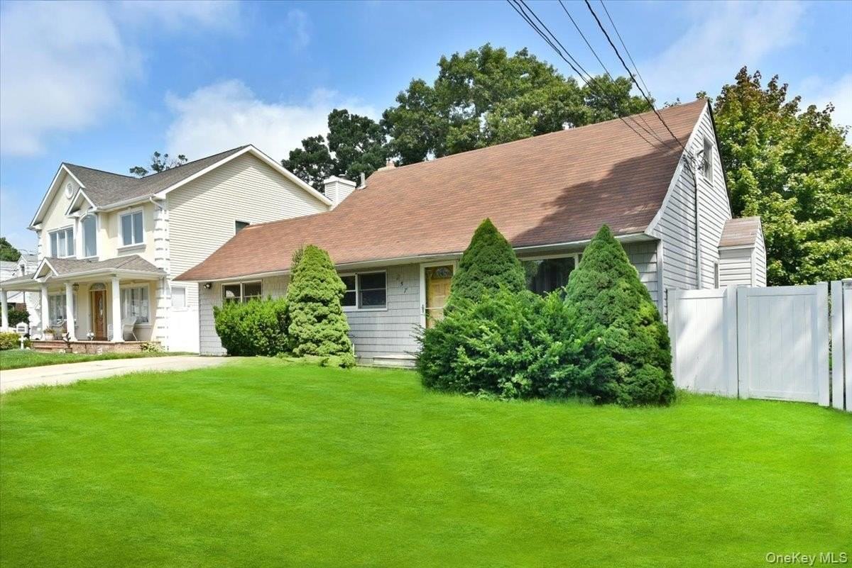 257 Maple St - Photo 2 of 24