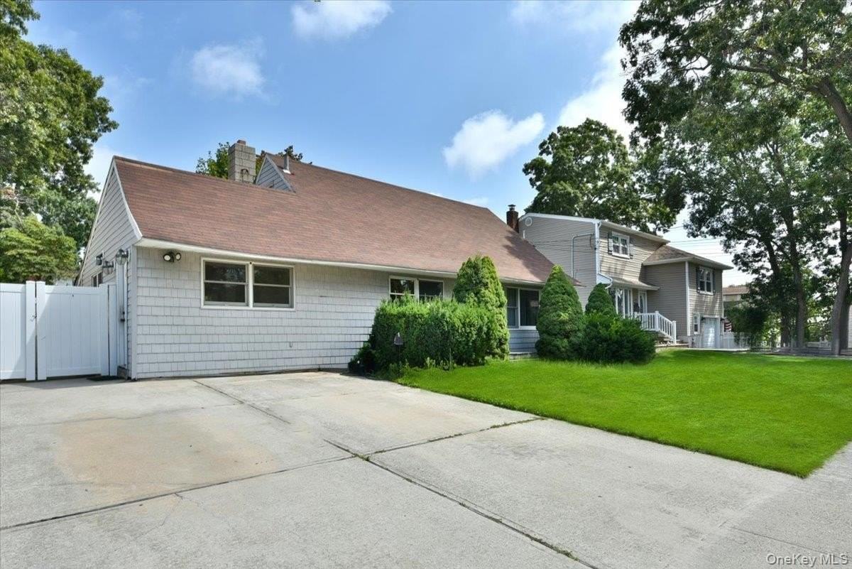 257 Maple St - Photo 3 of 24
