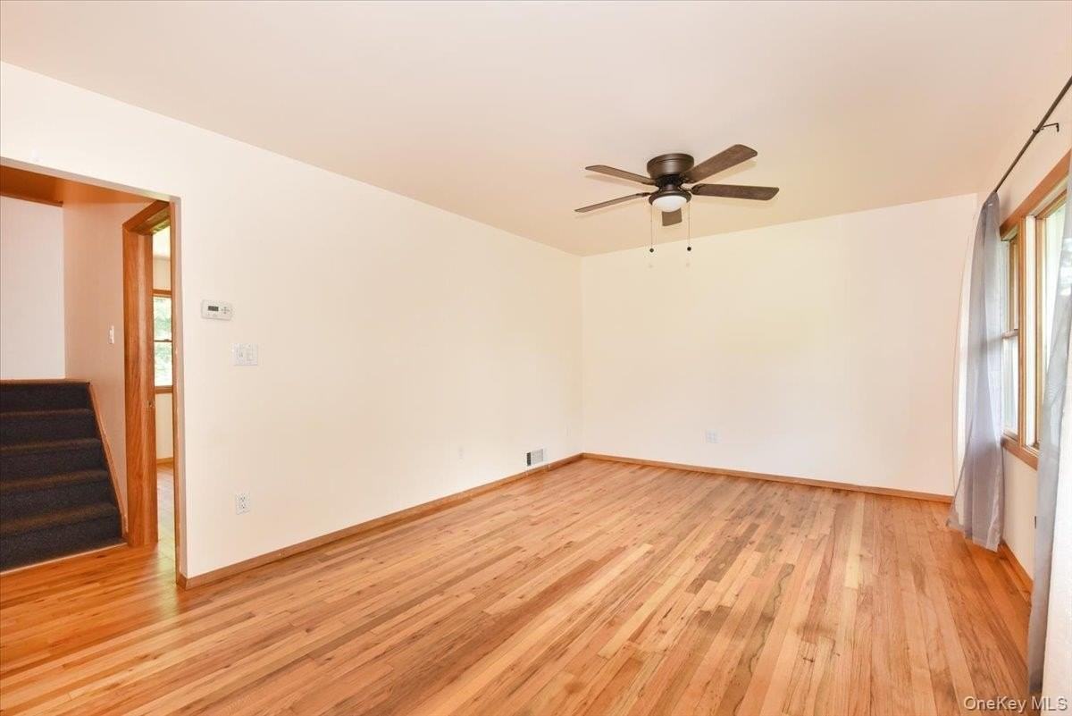 257 Maple St - Photo 4 of 24