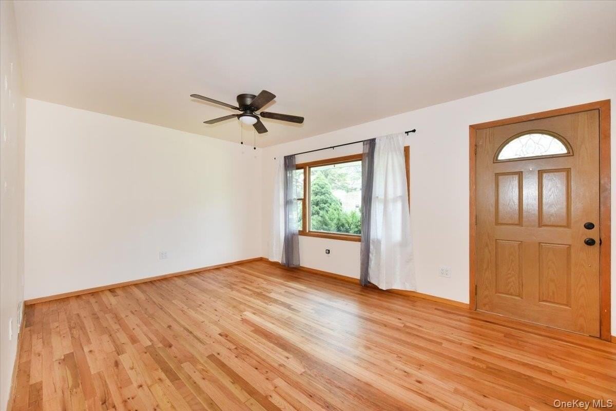257 Maple St - Photo 5 of 24