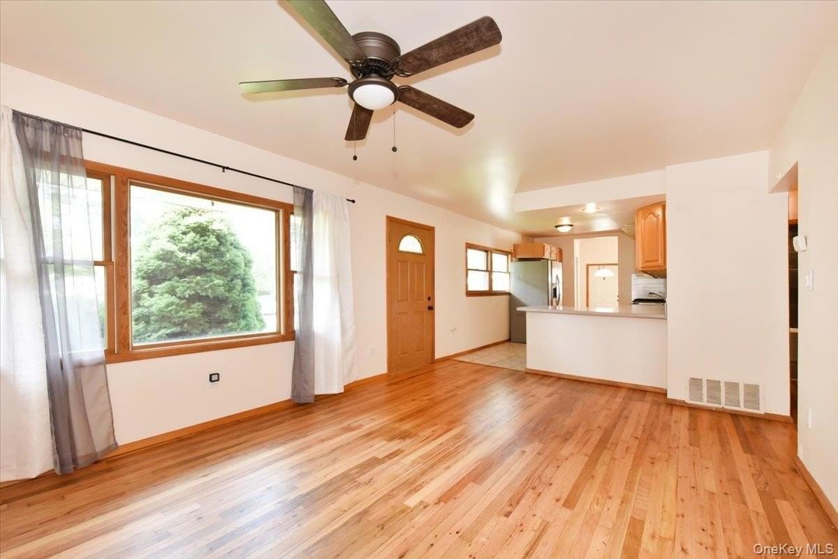 257 Maple St - Photo 6 of 24