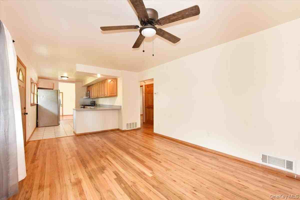 257 Maple St - Photo 7 of 24