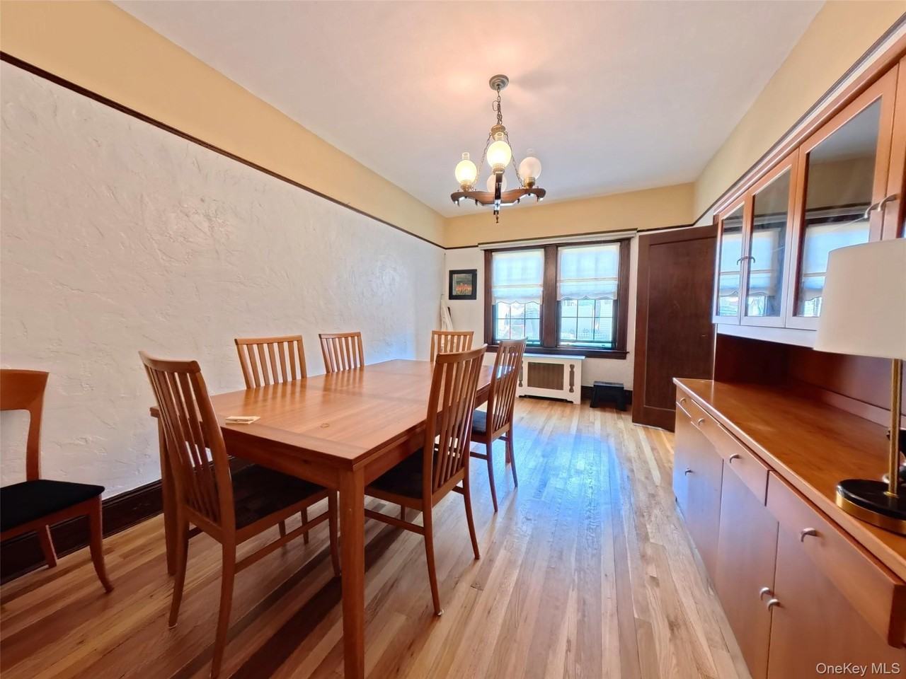 398 Bauer Pl - Photo 4 of 20