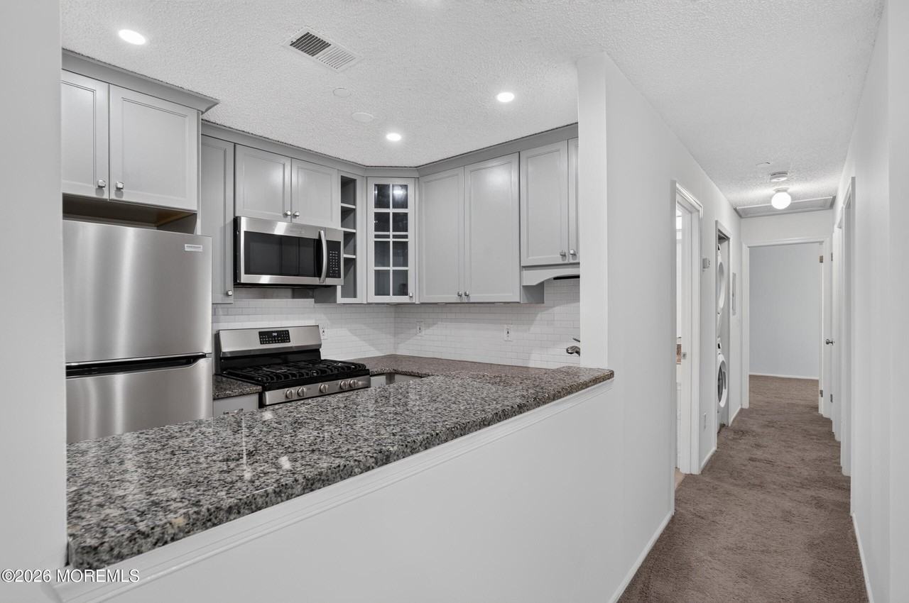 92 Des Moines Ct - Photo 3 of 20