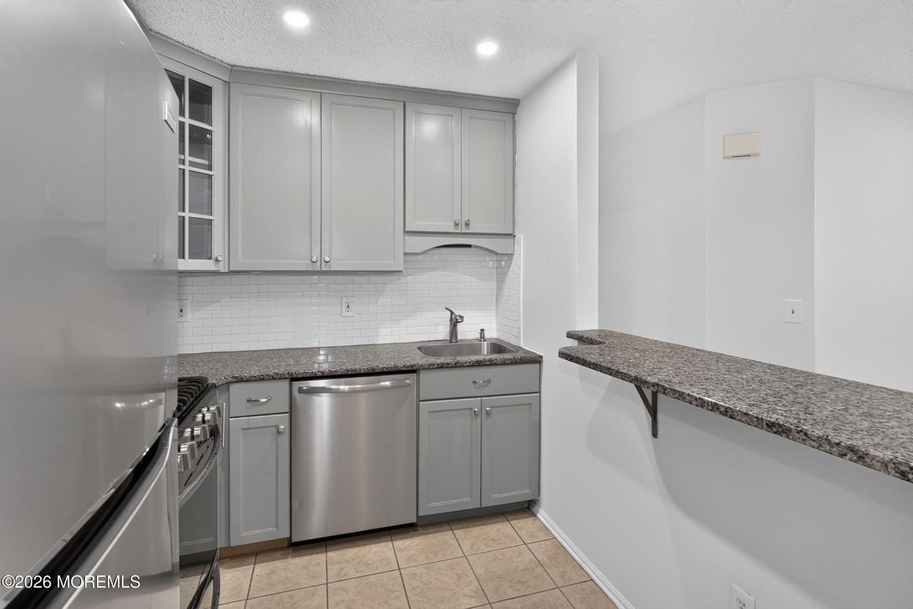 92 Des Moines Ct - Photo 4 of 20