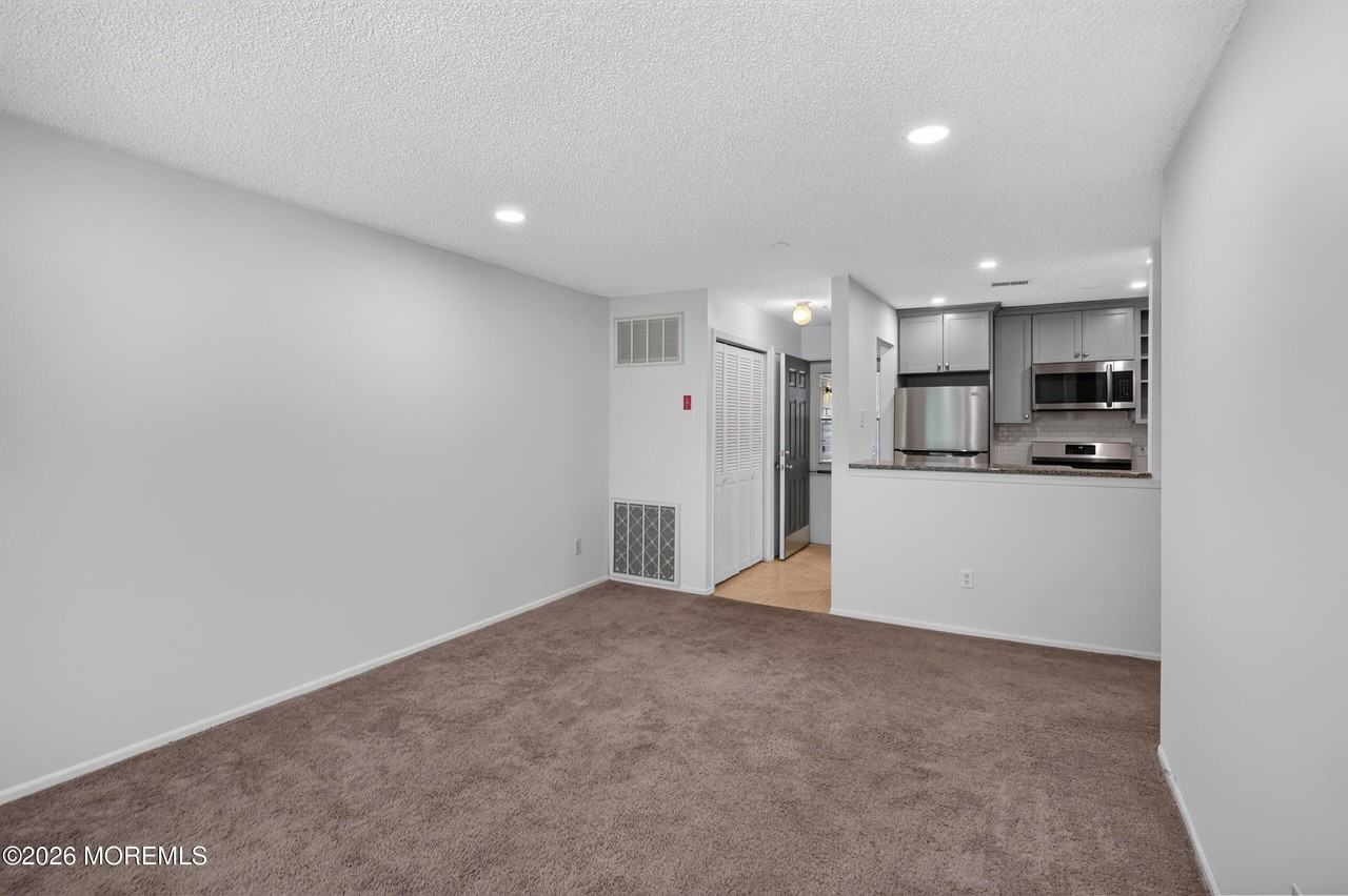 92 Des Moines Ct - Photo 5 of 20