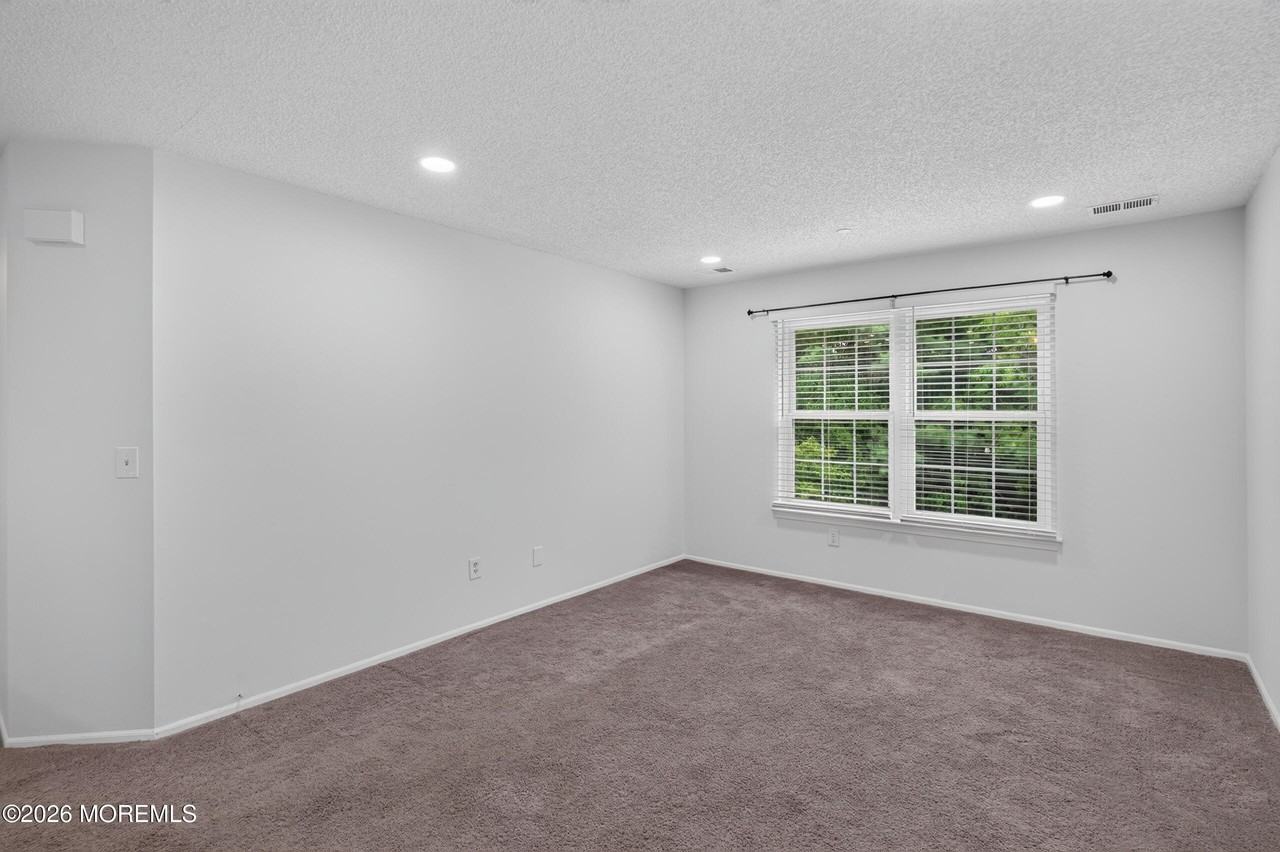 92 Des Moines Ct - Photo 7 of 20