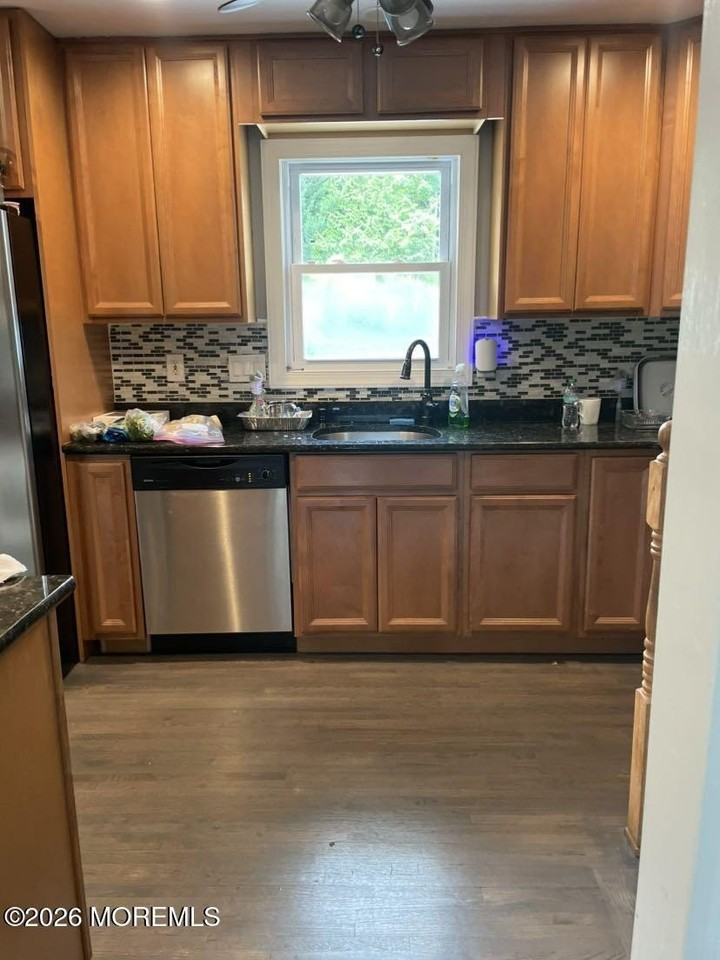 35 Fairway Ave - Photo 4 of 17
