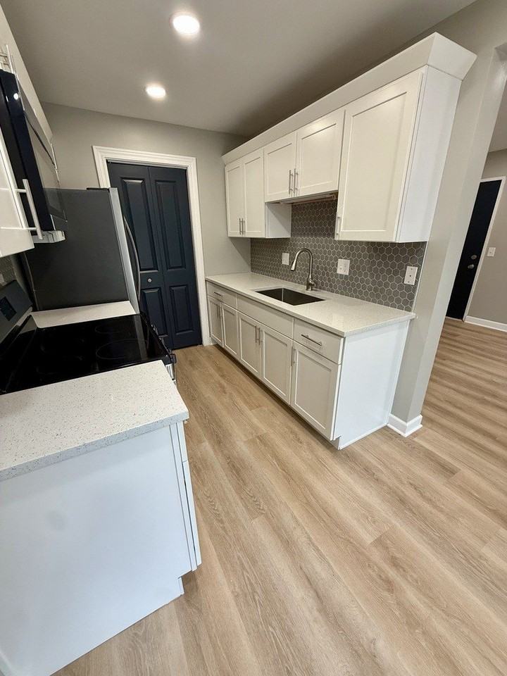 405 E Reed St #9 - Photo 3 of 8
