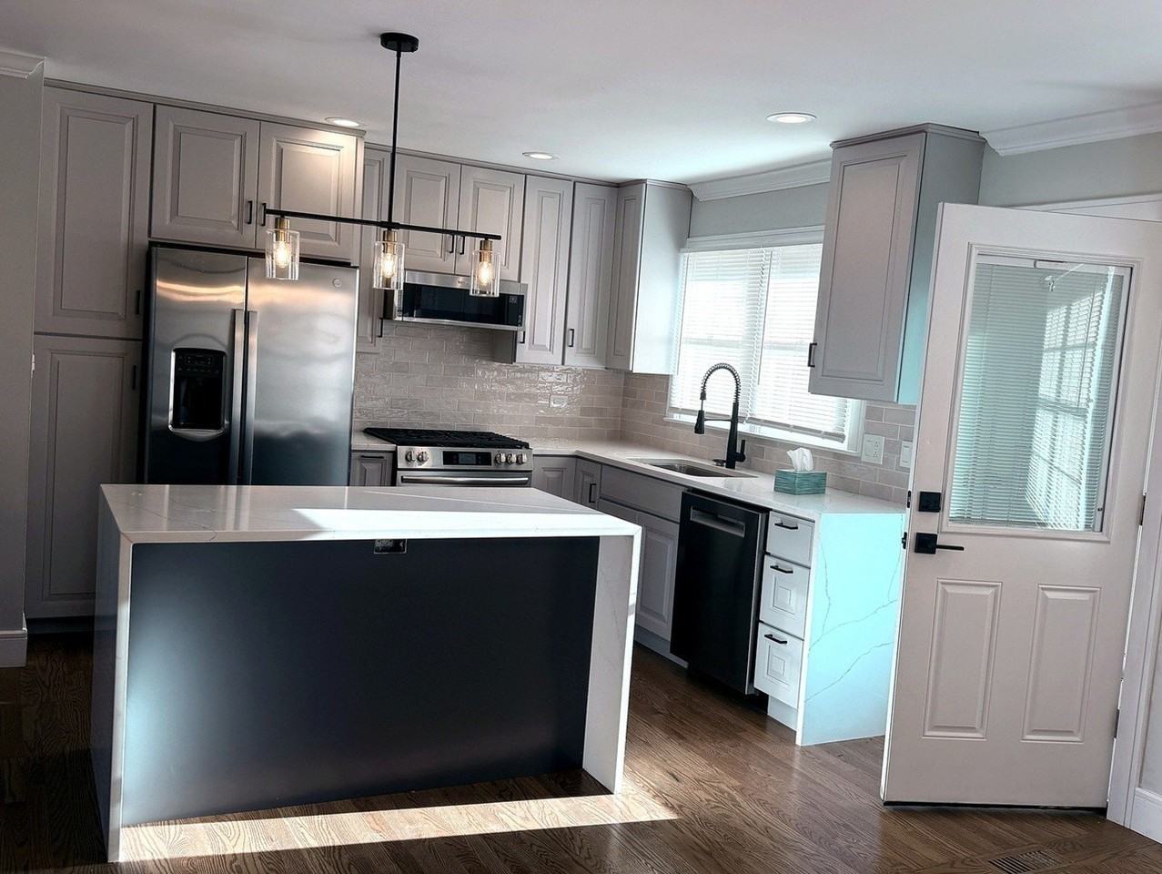 556 Jefferson St - Photo 2 of 10