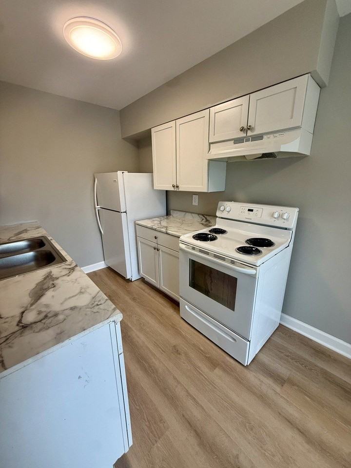 405 E Reed St #4 - Photo 3 of 9