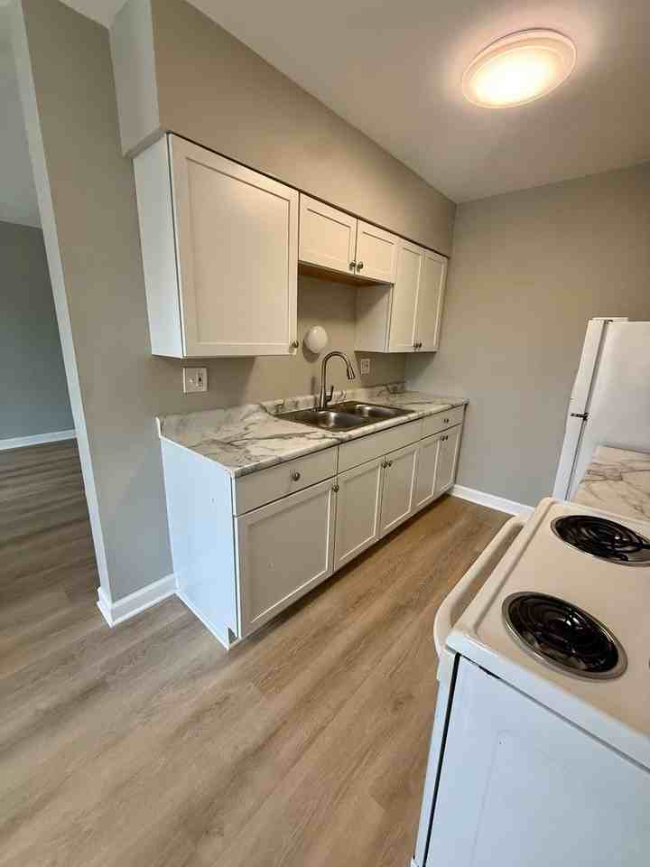 405 E Reed St #4 - Photo 5 of 9