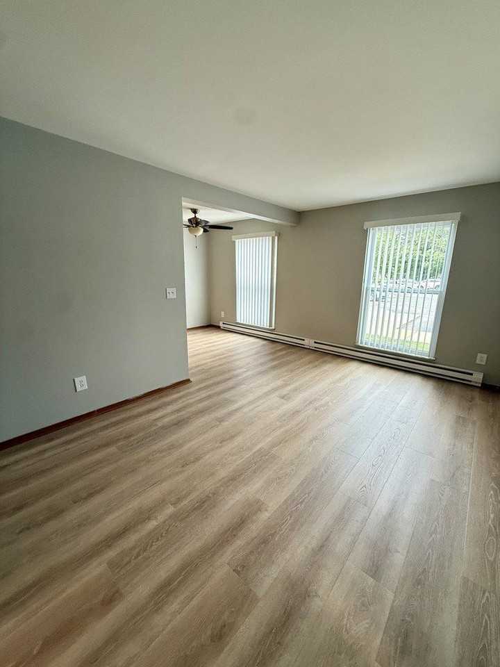 405 E Reed St #15 - Photo 4 of 8
