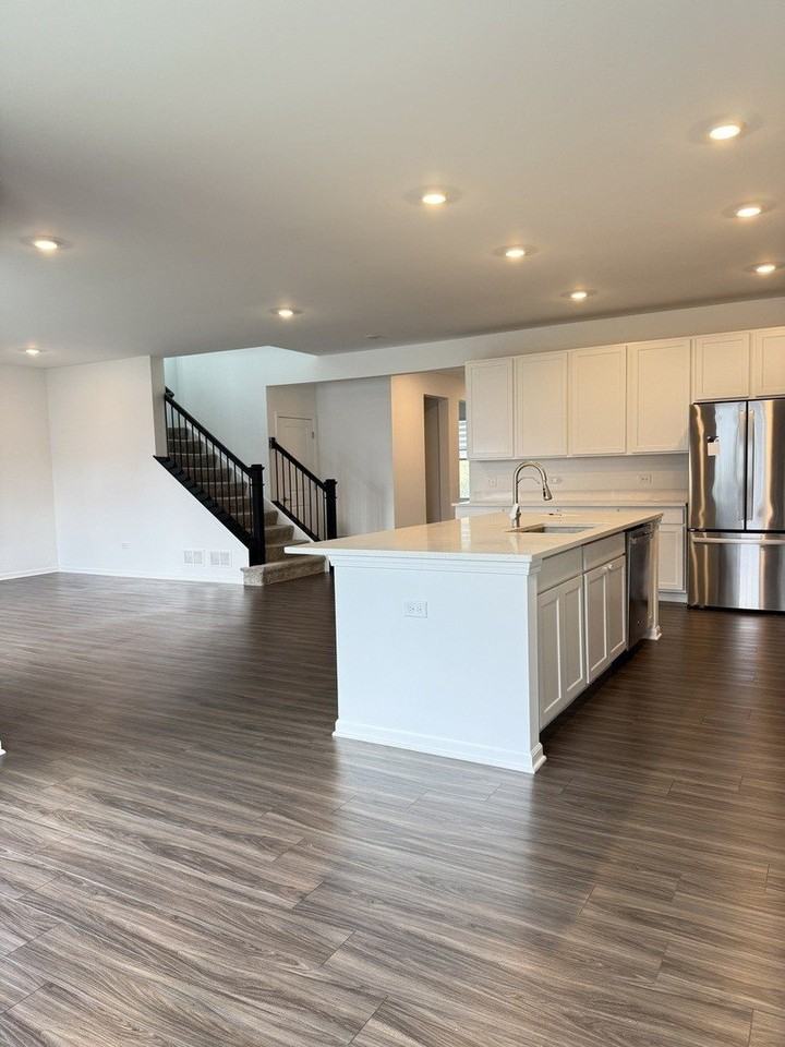 1017 Dr John Burkey Dr - Photo 3 of 18