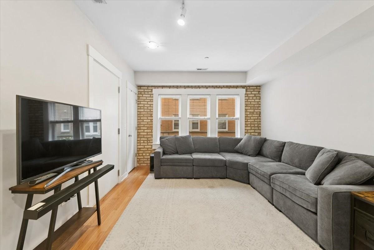 2541 Prairie Ave #1 - Photo 2 of 13