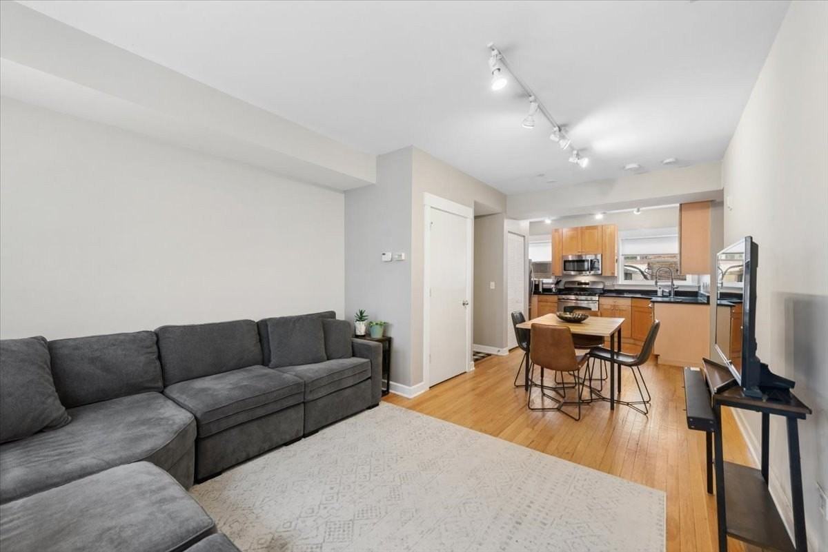 2541 Prairie Ave #1 - Photo 3 of 13