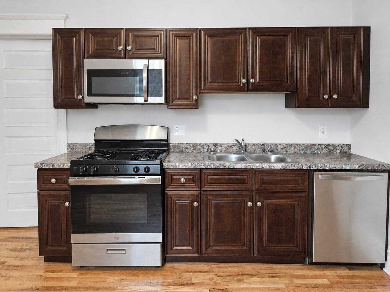3722 N Bosworth Ave #1R - Photo 2 of 12