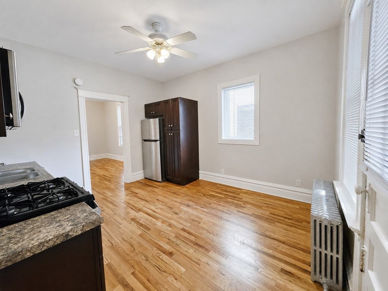 3722 N Bosworth Ave #1R - Photo 5 of 12