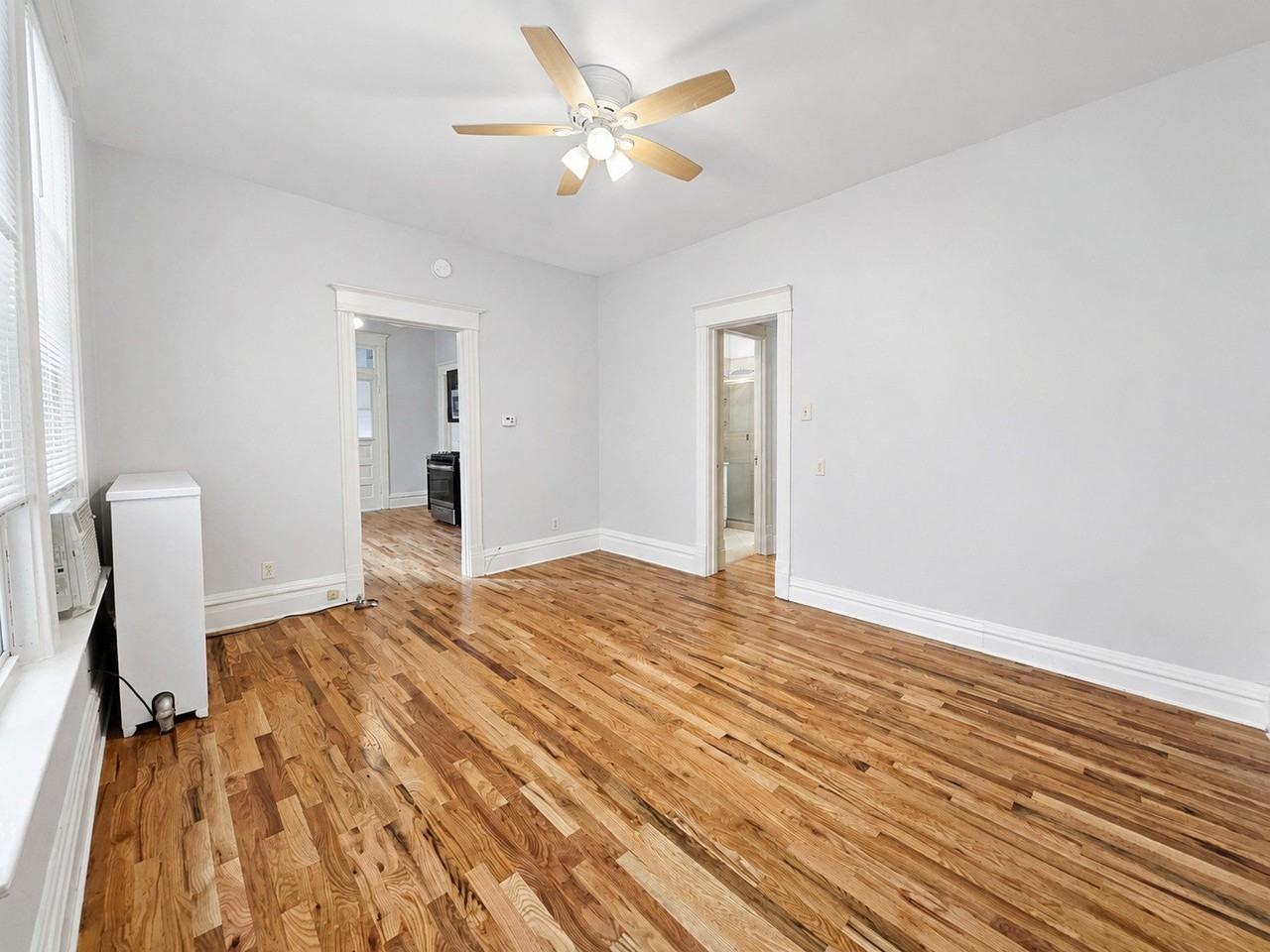 3722 N Bosworth Ave #1R - Photo 6 of 12
