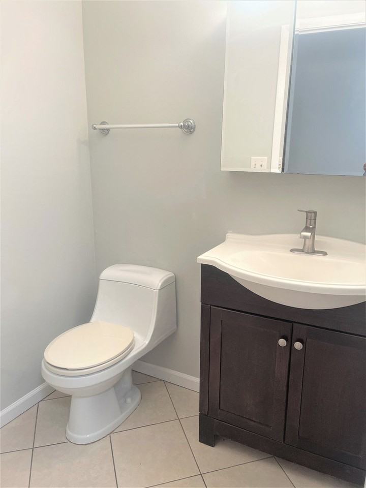 1750 Henley St #25 - Photo 7 of 16