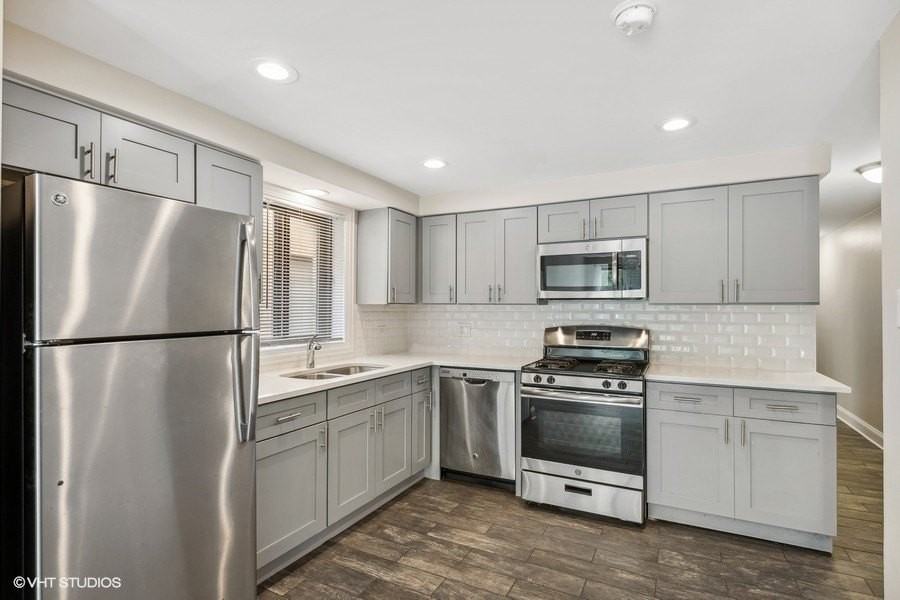 3940 N Narragansett Ave #3S - Photo 3 of 16