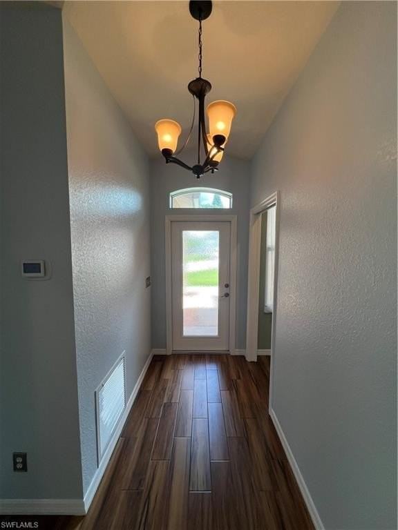 608 Crossfield Cir - Photo 3 of 40