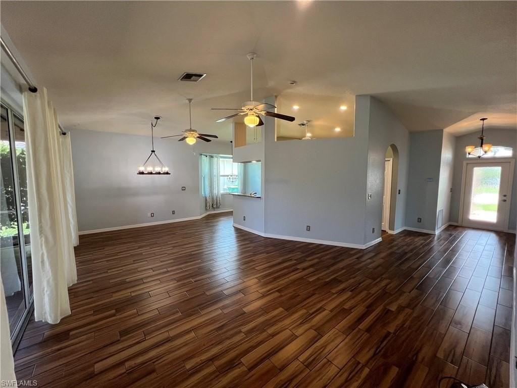608 Crossfield Cir - Photo 6 of 40